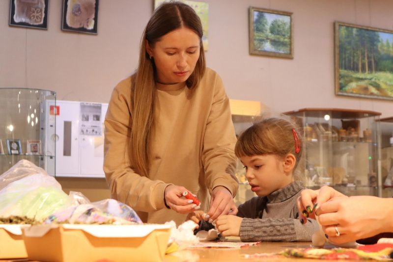 Тематическая экскурсия с элементами практического занятия «Кукла «Ворона»