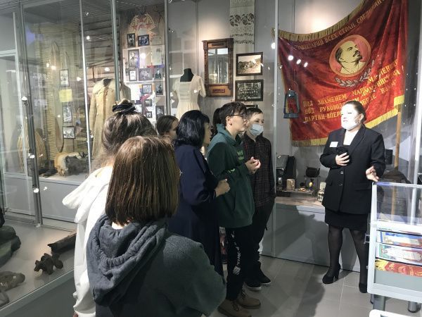 Учащиеся второй и четвертой школ города Мегиона посетили экспозицию «ЗЕМЛЯ ЧЕРНОГО СОБОЛЯ»