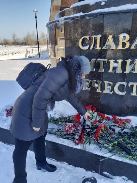Акция возложения цветов к памятникам погибших воинов