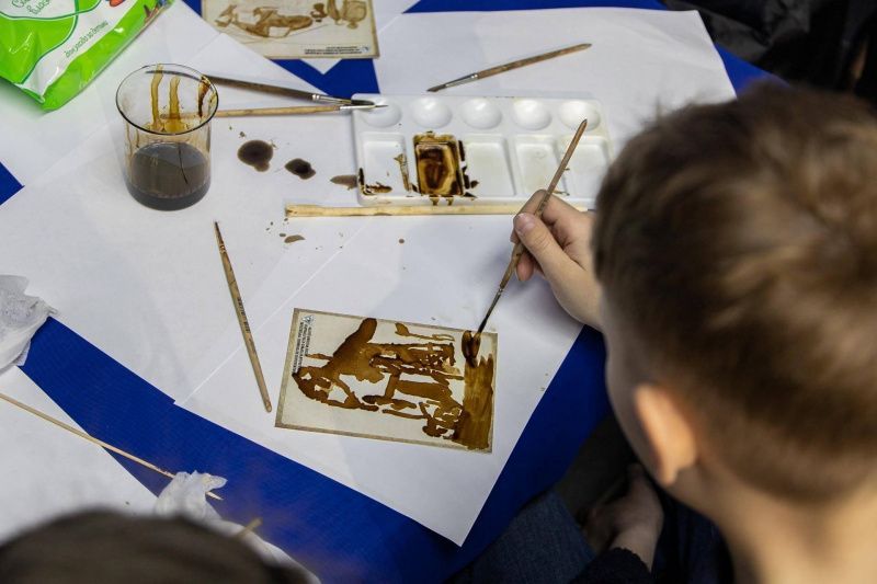 Тематическая экскурсия с элементами практического занятия «Рисунок нефтью»