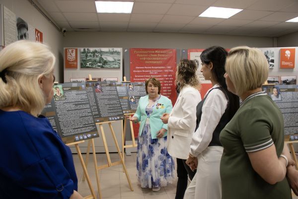Открытие фотовыставки «Преступления киевского неонацистского режима в городе Угледаре»