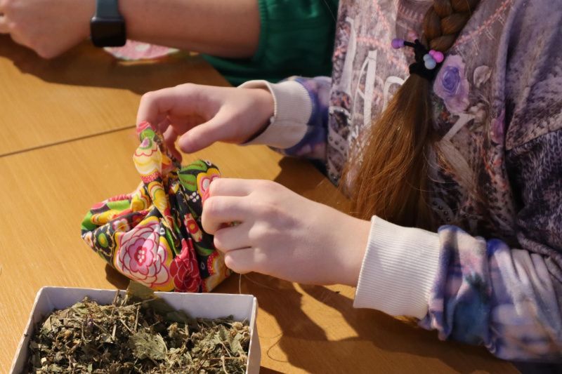 Тематическая экскурсия с элементами практического занятия «Кубышка-травница»