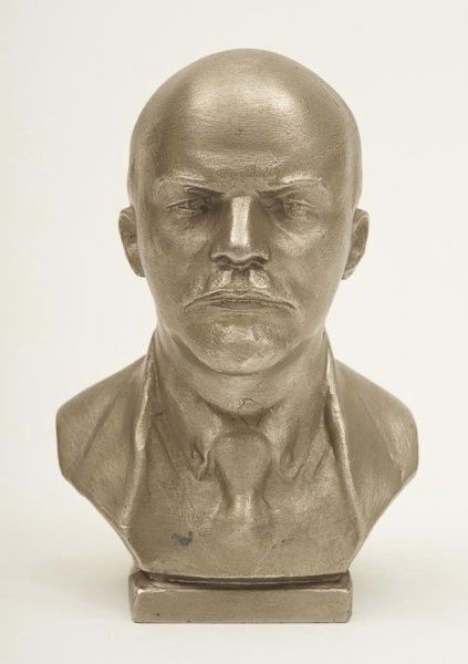 Символ советской эпохи – бюст В.И. Ленина в фондах МАУ «Экоцентр»