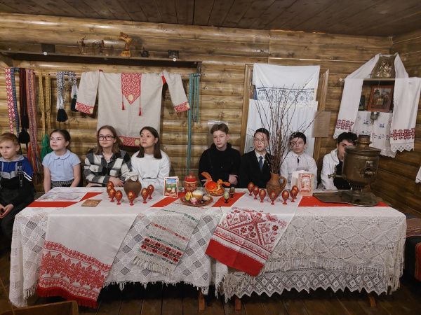 14 апреля в Экоцентре прошла тематическая экскурсия с элементами практического занятия «Тайны старинного ремесла» 