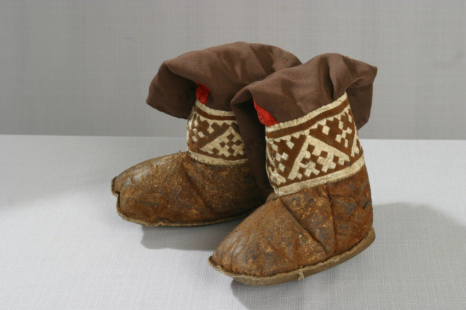 Нырики детские. Обувь башмаковидная с голенищем, детская. (Юганские ханты.) МКМ КП-59 Инв.№ Э-18