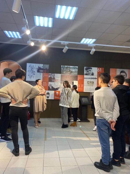 Закрывающаяся выставка «Мегион! Разведка! Нефть!» принимает своих последних посетителей.