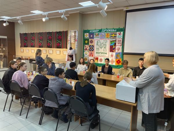 При солнышке - тепло, при матери - добро