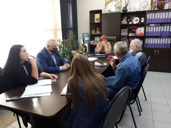 Подготовка фото-выставки "Улицы Мегиона рассказывают"